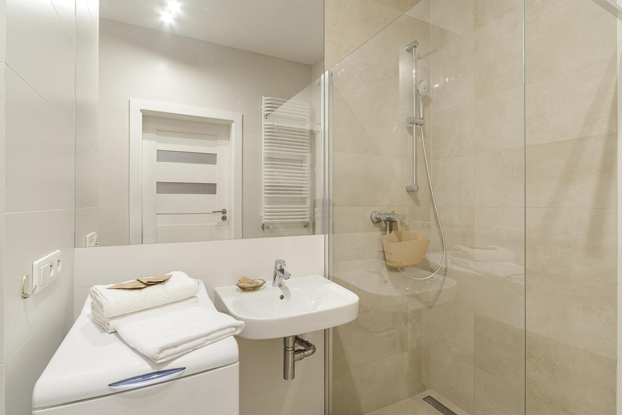 19 Dzielnica Kolejowa P&O Serviced Apartments Warsawa Bagian luar foto